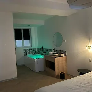 appartement-spa-2-pers-couteliers-centre-ville.hotels-rhonealpes.com/